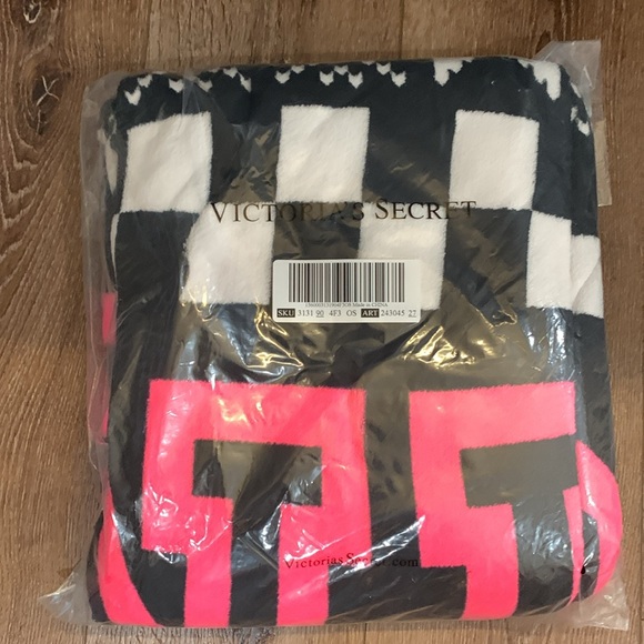 New Victoria's Secret PINK Cozy Plush Throw Blanket. Rare VS Blanket. 5’x 6’ - Picture 3 of 4